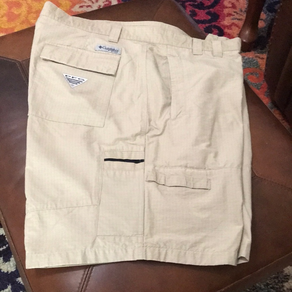 Columbia Men's Tan Cargo Shorts PFG